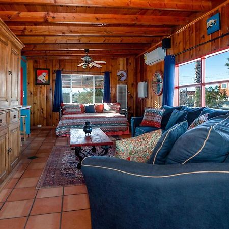 Chuck'S Cabin In A Joshua Tree Community 二十九棕榈村 外观 照片
